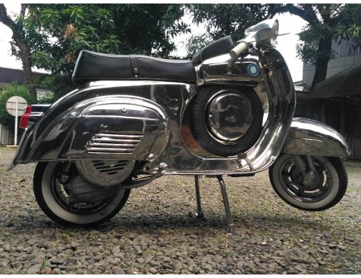 Vespa Scooter 90SS Stainless Steel – Rare Super Sprint Collectible